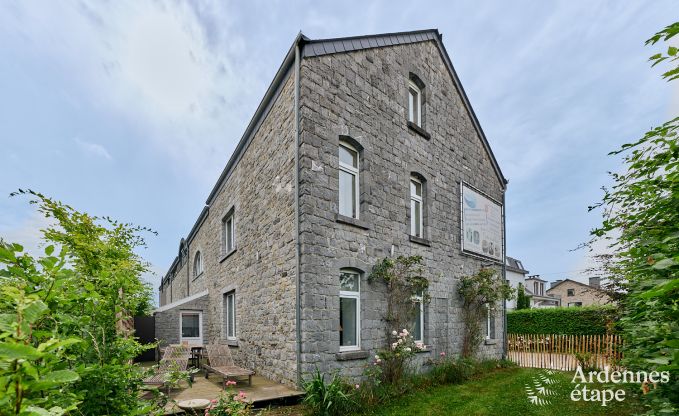 Ruime vakantiehuis bestaand uit twee aan elkaar geschakelde gebouwen in Han-sur-Lesse voor 13 personen met binnenzwembad