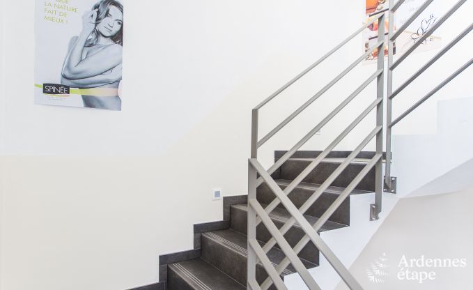 Ruime vakantiehuis bestaand uit twee aan elkaar geschakelde gebouwen in Han-sur-Lesse voor 13 personen met binnenzwembad