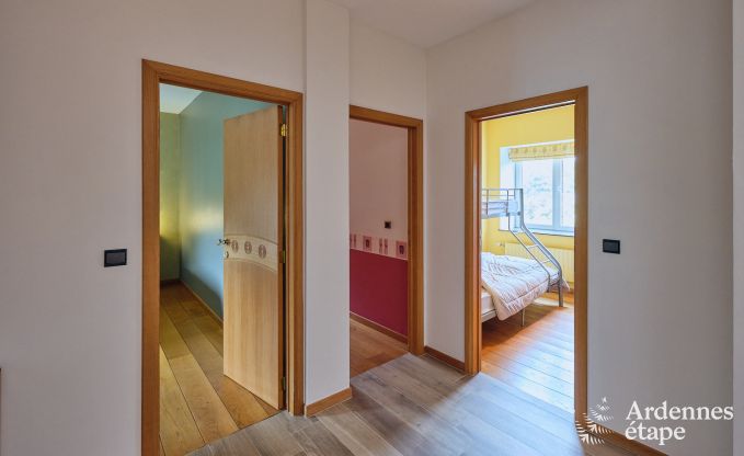 Ruime vakantiehuis bestaand uit twee aan elkaar geschakelde gebouwen in Han-sur-Lesse voor 13 personen met binnenzwembad