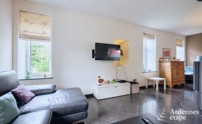 Ruime vakantiehuis bestaand uit twee aan elkaar geschakelde gebouwen in Han-sur-Lesse voor 13 personen met binnenzwembad