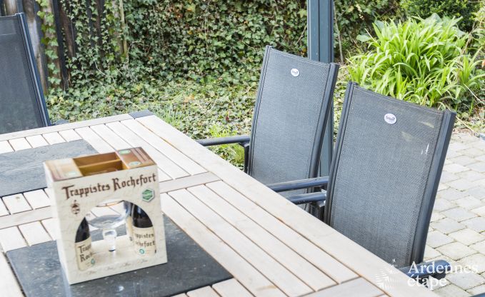 Ruime vakantiehuis bestaand uit twee aan elkaar geschakelde gebouwen in Han-sur-Lesse voor 13 personen met binnenzwembad