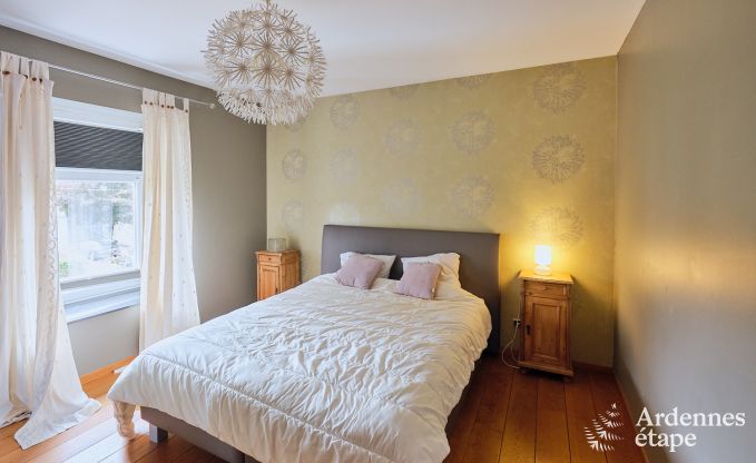 Ruime vakantiehuis bestaand uit twee aan elkaar geschakelde gebouwen in Han-sur-Lesse voor 13 personen met binnenzwembad