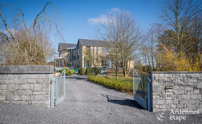 Ruime luxe villa met zwembad in Hastire, Ardennen