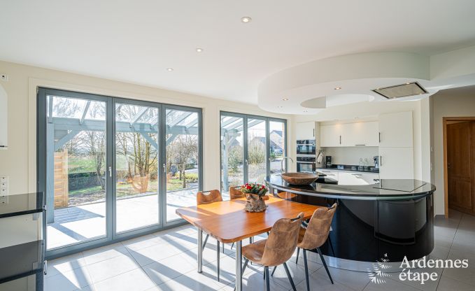 Ruime luxe villa met zwembad in Hastire, Ardennen