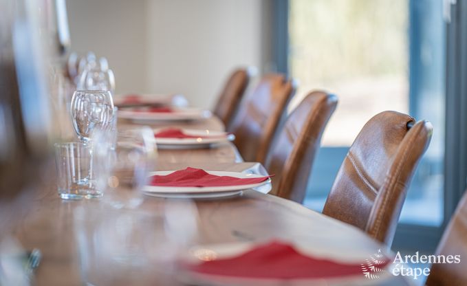 Ruime luxe villa met zwembad in Hastire, Ardennen