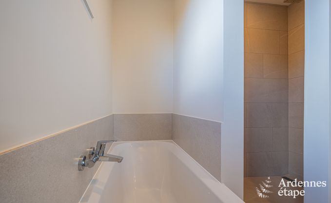 Ruime luxe villa met zwembad in Hastire, Ardennen