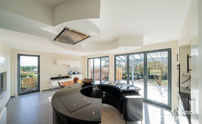 Ruime luxe villa met zwembad in Hastire, Ardennen