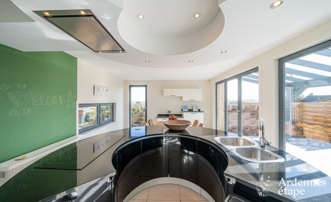 Ruime luxe villa met zwembad in Hastire, Ardennen