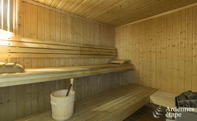 Prachtige houten chalet met sauna voor 10 personen in Houffalize