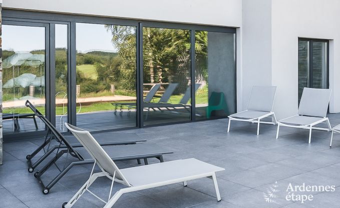 luxe villa in Houffalize: accommodatie voor 18 personen met zwembad, sauna en priv� tuin in de Ardennen