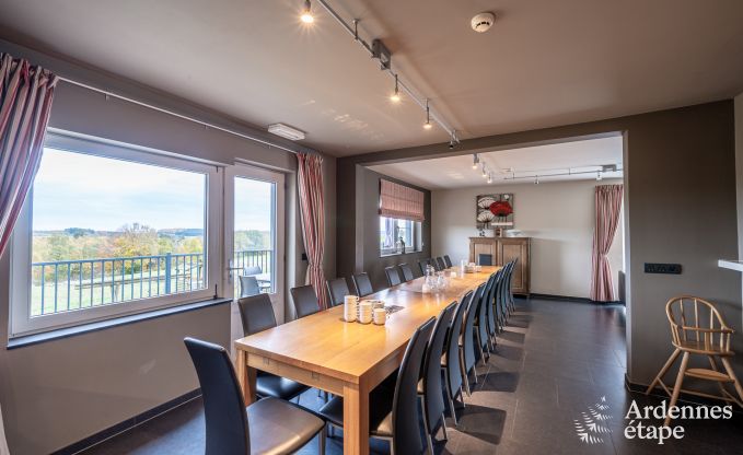 Luxe villa in Houffalize: accommodatie voor 22 personen met zwembad, sauna en tuin in de Ardennen
