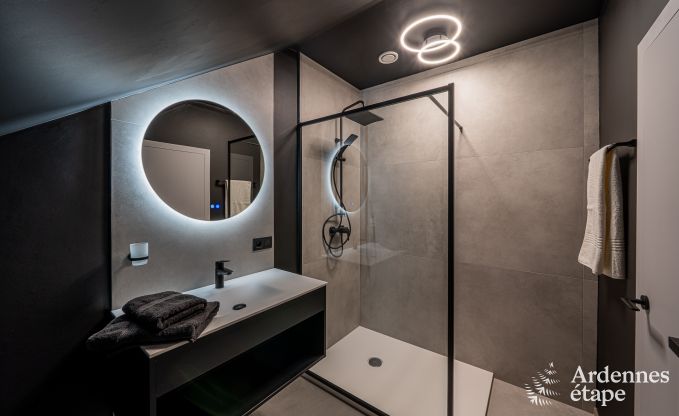 Luxe villa in Houffalize: accommodatie voor 22 personen met zwembad, sauna en tuin in de Ardennen