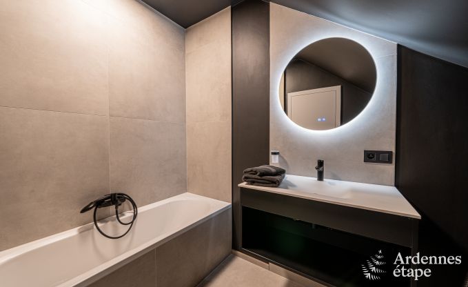 Luxe villa in Houffalize: accommodatie voor 22 personen met zwembad, sauna en tuin in de Ardennen