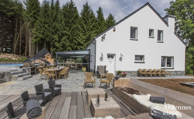Luxe villa met buitenzwembad voor 14 personen in Houffalize in de Ardennen