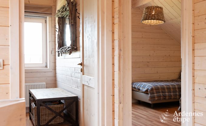 Leuk, modern 4-sterren vakantiechalet met sauna te huur in La Roche
