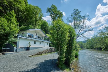 Chalet aan het water voor 6 personen met 3 slaapkamers, priv�tuin en terras in La Roche-en-Ardenne