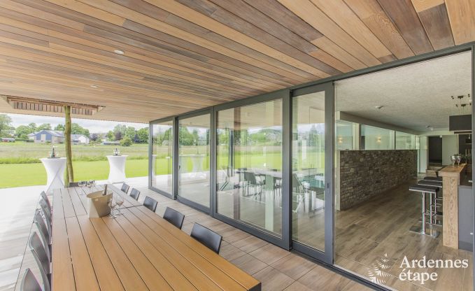 Luxe villa met binnenzwembad voor 15 personen in Libramont