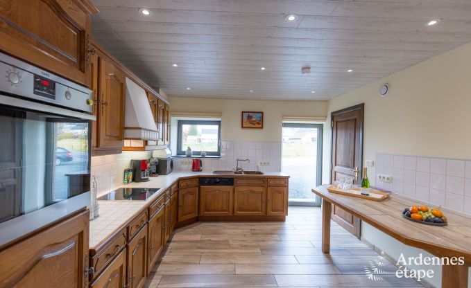 Kindvriendelijk vakantiehuis in Libramont voor 22 personen met tuin en speelkamer