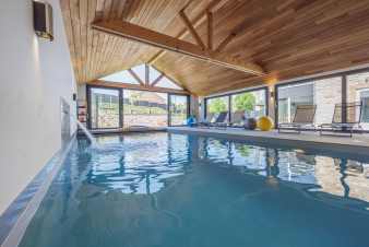 Luxueus vakantiehuis voor 18 personen met binnenzwembad in de Ardennen (Limbourg)