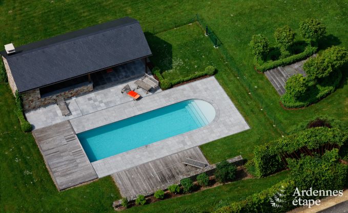 Comfortabel vakantiehuis in een gerenoveerde hoeve met zwembad in Malmedy
