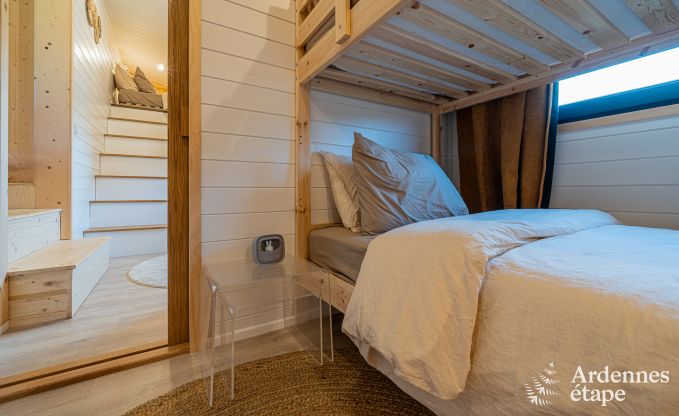 Tiny house voor 6 personen (max 4 volwassenen) met 3 slaapkamers, hottub, speeltuin en barbecue vlakbij Malmedy
