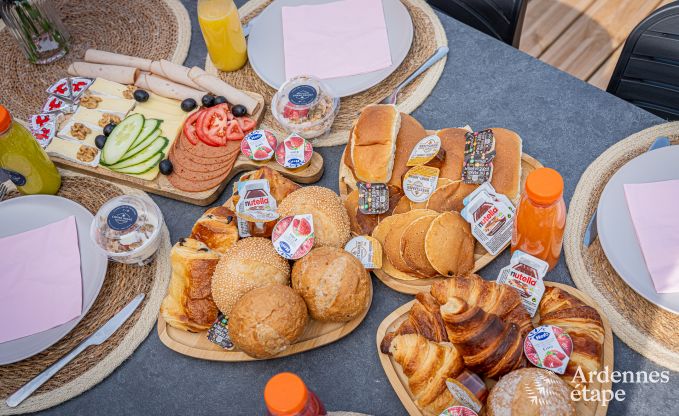 Tiny house voor 6 personen (max 4 volwassenen) met 3 slaapkamers, hottub, speeltuin en barbecue vlakbij Malmedy