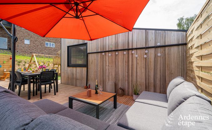 Tiny house voor 6 personen (max 4 volwassenen) met 3 slaapkamers, hottub, speeltuin en barbecue vlakbij Malmedy