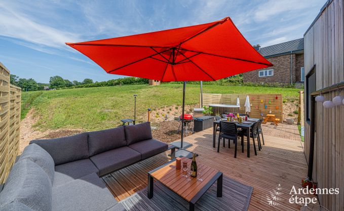 Tiny house voor 6 personen (max 4 volwassenen) met 3 slaapkamers, hottub, speeltuin en barbecue vlakbij Malmedy