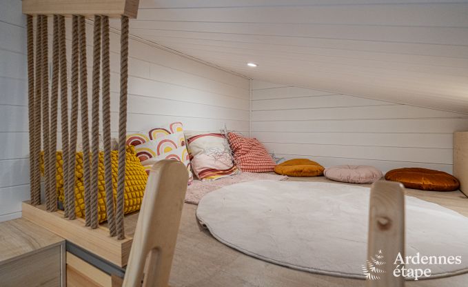 Tiny house voor 6 personen (max 4 volwassenen) met 3 slaapkamers, hottub, speeltuin en barbecue vlakbij Malmedy