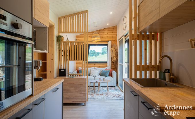 Tiny house voor 6 personen (max 4 volwassenen) met 3 slaapkamers, hottub, speeltuin en barbecue vlakbij Malmedy