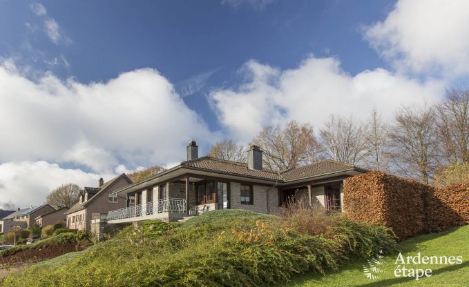 Vakantiehuis met jacuzzi, sauna, spelen en mooi uitzicht op de hoogten van Malmedy voor 6/8 personen in de Ardennen