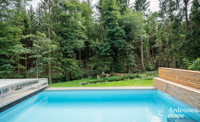 Charmant vakantiehuis in Manhay voor 8 personen, met verwarmd buitenzwembad, privvijver en fietsgarage aan de rand van het bos