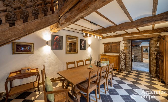 Charmant vakantiehuis in Manhay voor 8 personen, met verwarmd buitenzwembad, privvijver en fietsgarage aan de rand van het bos