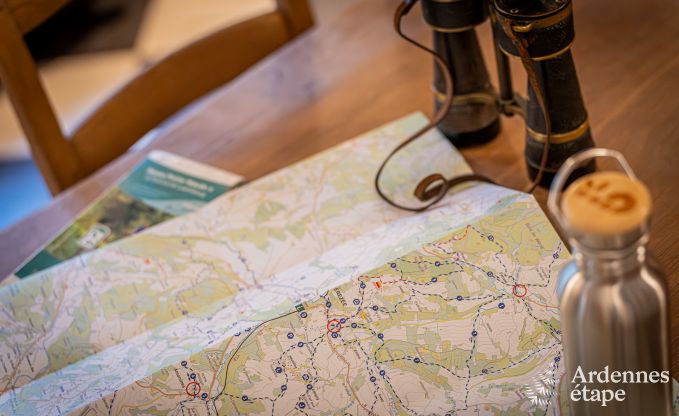 Charmant vakantiehuis in Manhay voor 8 personen, met verwarmd buitenzwembad, privvijver en fietsgarage aan de rand van het bos