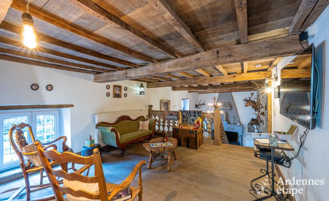 Charmant vakantiehuis in Manhay voor 8 personen, met verwarmd buitenzwembad, privvijver en fietsgarage aan de rand van het bos