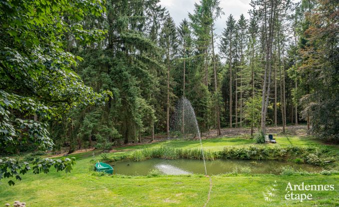 Charmant vakantiehuis in Manhay voor 8 personen, met verwarmd buitenzwembad, privvijver en fietsgarage aan de rand van het bos