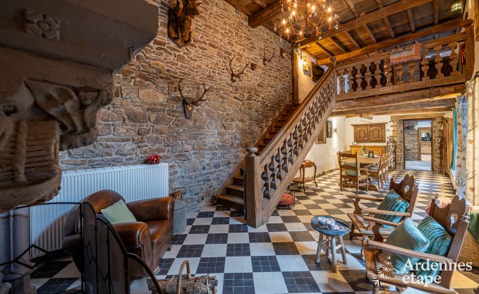 Charmant vakantiehuis in Manhay voor 8 personen, met verwarmd buitenzwembad, privvijver en fietsgarage aan de rand van het bos