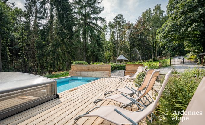 Charmant vakantiehuis in Manhay voor 8 personen, met verwarmd buitenzwembad, privvijver en fietsgarage aan de rand van het bos