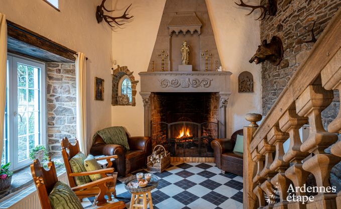 Charmant vakantiehuis in Manhay voor 8 personen, met verwarmd buitenzwembad, privvijver en fietsgarage aan de rand van het bos