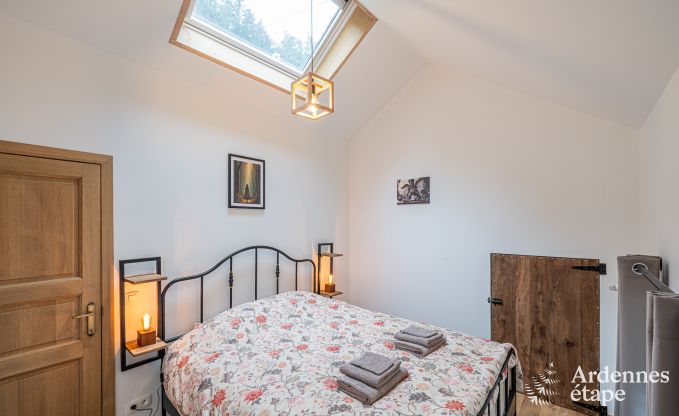 Charmant vakantiehuis in Manhay voor 8 personen, met verwarmd buitenzwembad, privvijver en fietsgarage aan de rand van het bos