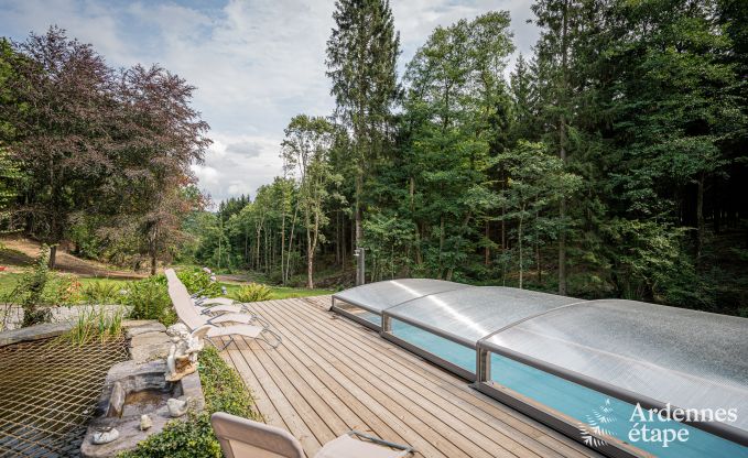 Charmant vakantiehuis in Manhay voor 8 personen, met verwarmd buitenzwembad, privvijver en fietsgarage aan de rand van het bos