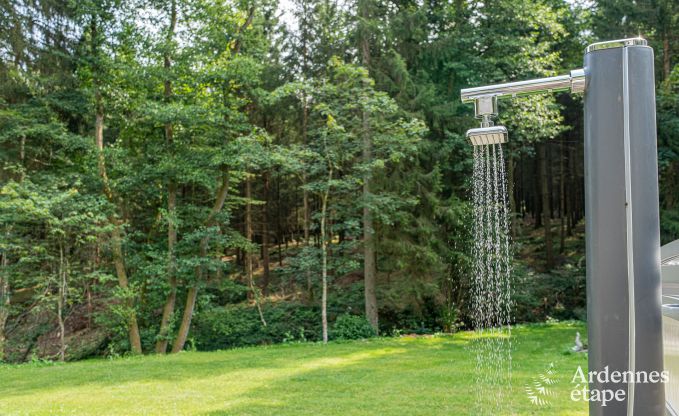 Charmant vakantiehuis in Manhay voor 8 personen, met verwarmd buitenzwembad, privvijver en fietsgarage aan de rand van het bos