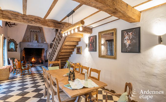 Charmant vakantiehuis in Manhay voor 8 personen, met verwarmd buitenzwembad, privvijver en fietsgarage aan de rand van het bos