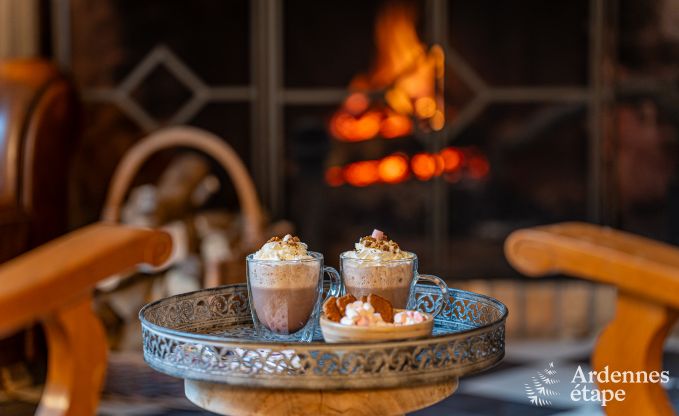 Charmant vakantiehuis in Manhay voor 8 personen, met verwarmd buitenzwembad, privvijver en fietsgarage aan de rand van het bos