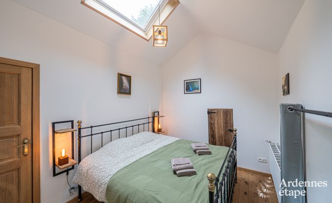 Charmant vakantiehuis in Manhay voor 8 personen, met verwarmd buitenzwembad, privvijver en fietsgarage aan de rand van het bos