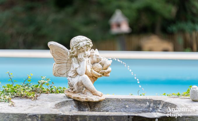 Charmant vakantiehuis in Manhay voor 8 personen, met verwarmd buitenzwembad, privvijver en fietsgarage aan de rand van het bos