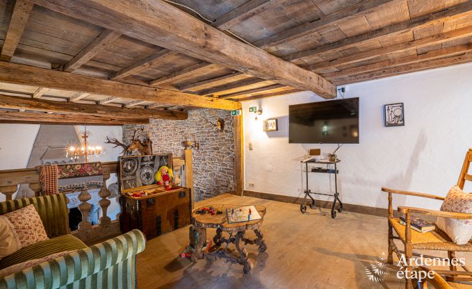 Charmant vakantiehuis in Manhay voor 8 personen, met verwarmd buitenzwembad, privvijver en fietsgarage aan de rand van het bos