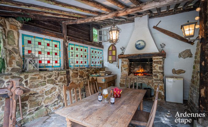 Charmant vakantiehuis in Manhay voor 8 personen, met verwarmd buitenzwembad, privvijver en fietsgarage aan de rand van het bos