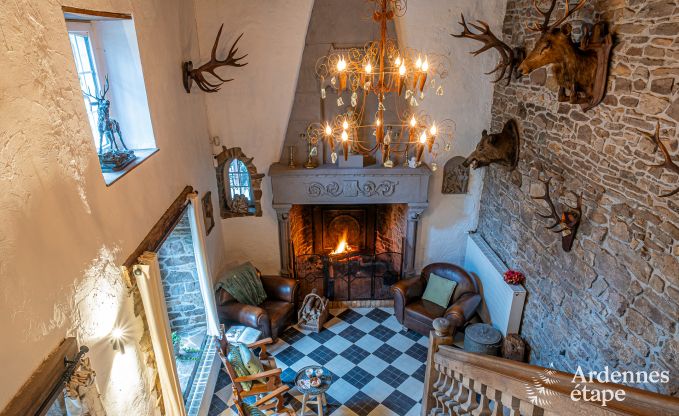 Charmant vakantiehuis in Manhay voor 8 personen, met verwarmd buitenzwembad, privvijver en fietsgarage aan de rand van het bos