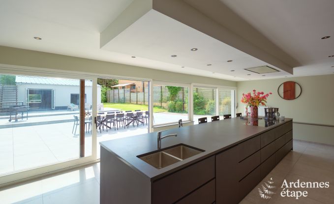 Villa in Marche-en-Famenne voor 28 personen met 11 slaapkamers, binnenzwembad en sauna